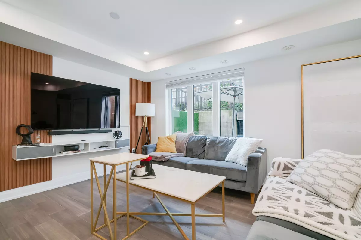 Toronto W02, ON M6H 0B7,11 Foundry AVE #129