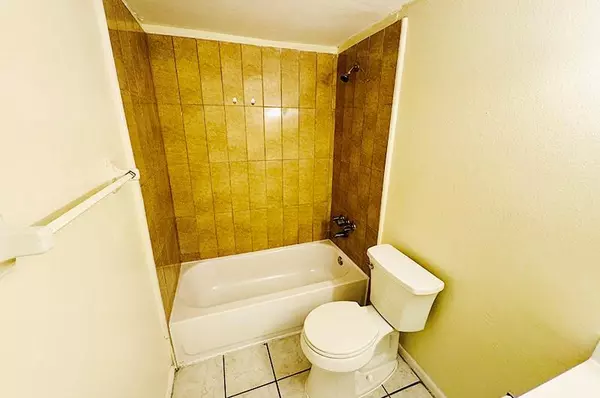 Lauderdale Lakes, FL 33311,3610 NW 21st St #312