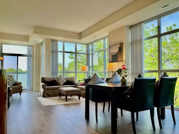 Richmond Hill, ON L4B 3V1,8763 Bayview AVE #228