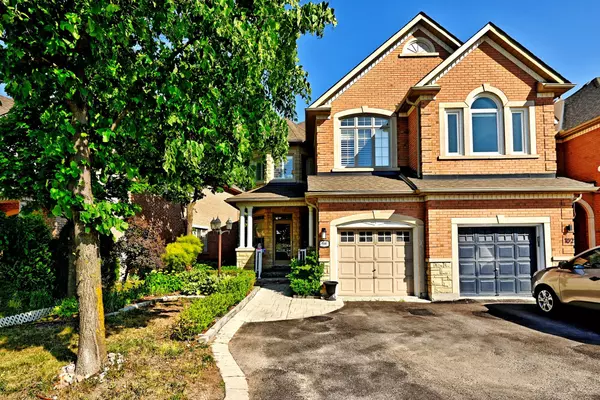 100 Kingsbridge CIR, Vaughan, ON L4J 8N7