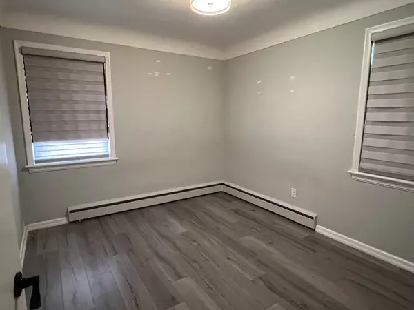 Burlington, ON L7R 2C4,2006 Maplewood DR #2