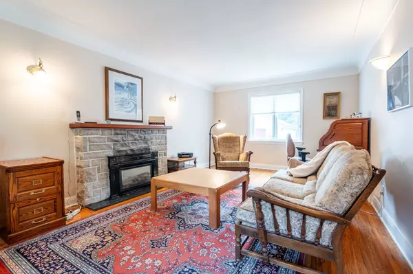 Burlington, ON L7R 2P2,580 Emerald ST