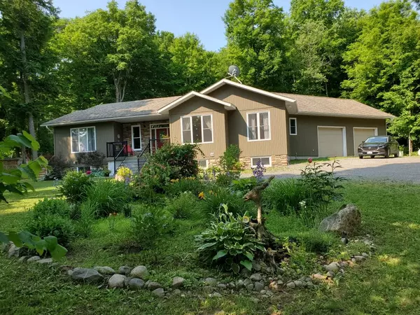 581 Forestview RD, Hastings Highlands, ON K0L 2A0