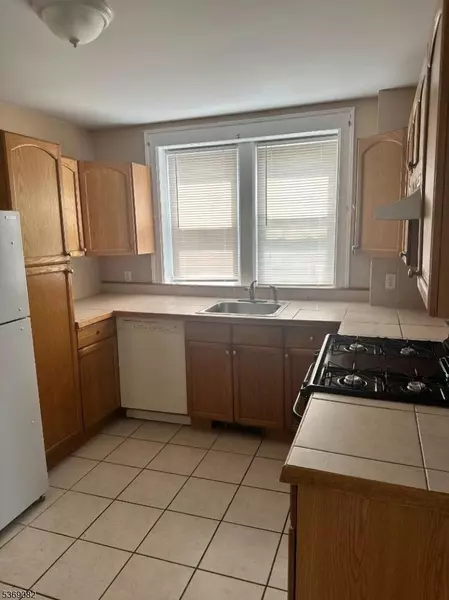 20 Charles St, Lodi Boro, NJ 07644