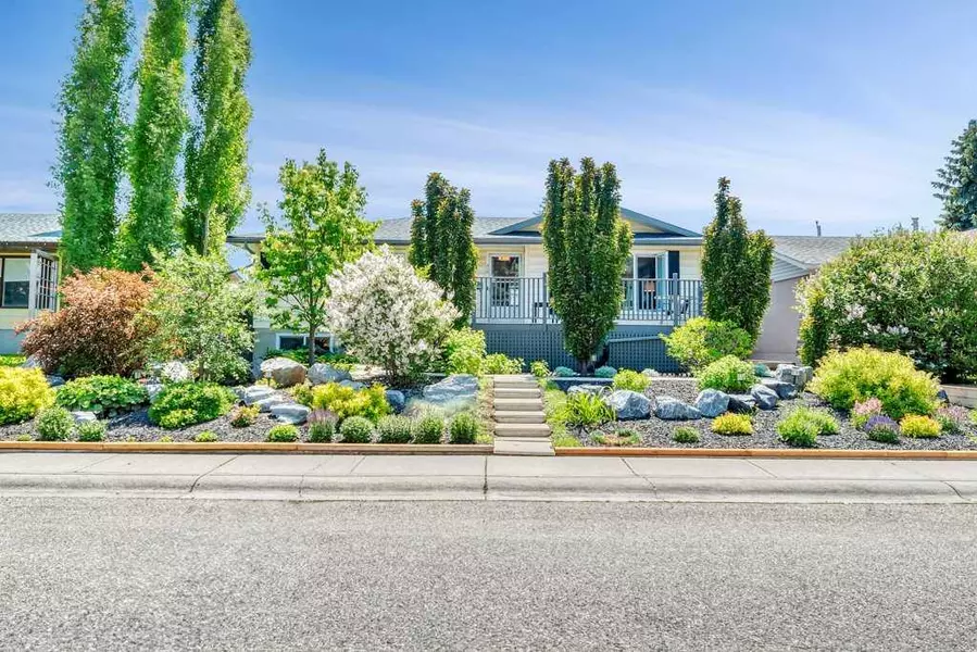 219 Huntcroft RD NE, Calgary, AB T2K 4E1