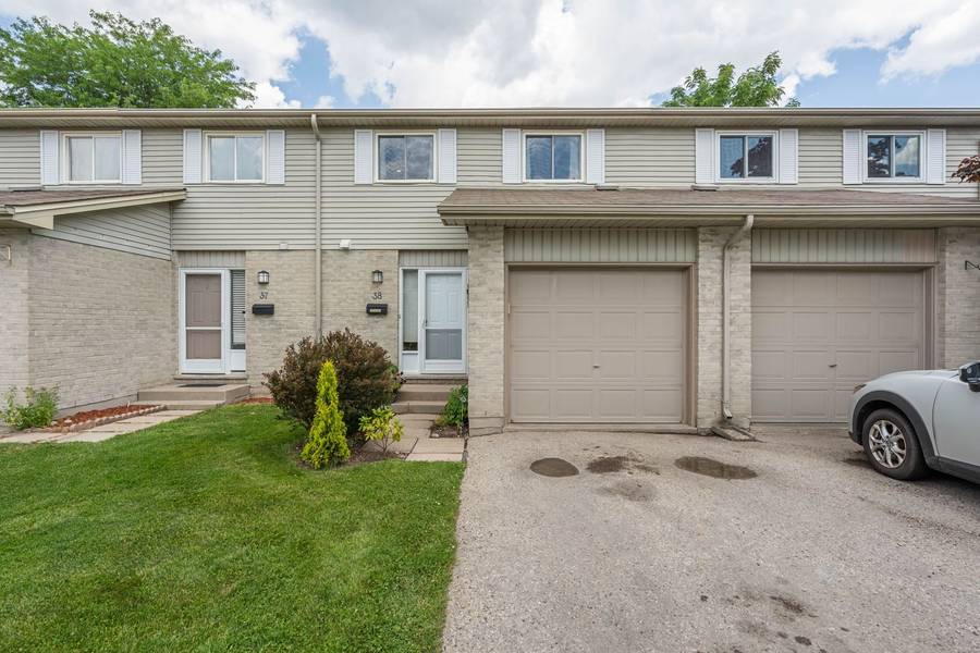 30 Clarendon CRES #38, London South, ON N6C 5Y2