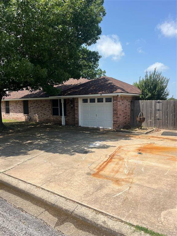 281 N Laramie Circle, Pilot Point, TX 76258