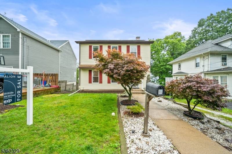 Dover Town, NJ 07801,61 W Munson Ave