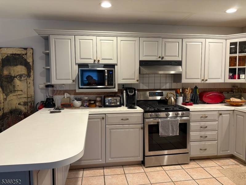 Livingston Twp., NJ 07039,52 Oakwood Ave