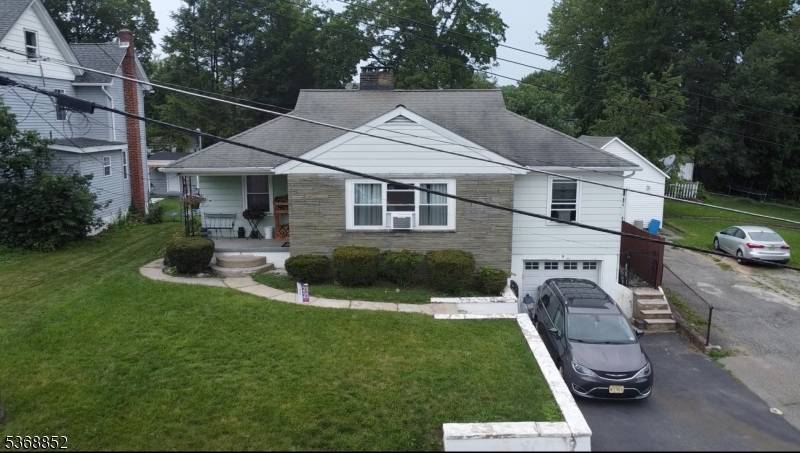 8 Orchard St, Newton Town, NJ 07860