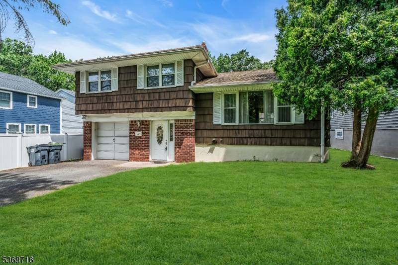 Bergenfield Boro, NJ 07621,103 Hallberg Ave
