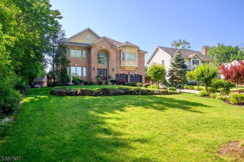 5 Acken Dr, Clark Twp., NJ 07066