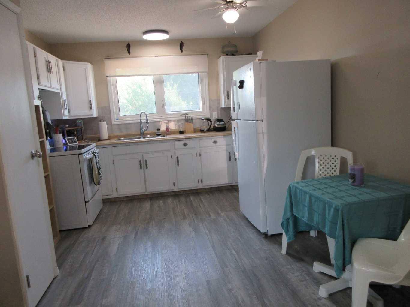 Medicine Hat, AB T1C 1H6,581 21 ST NE