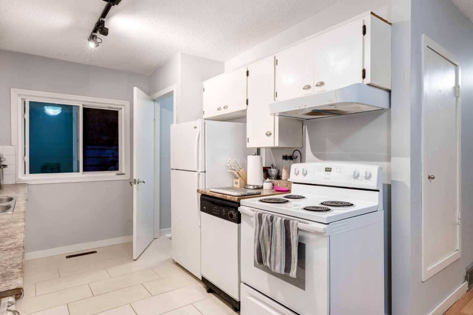 Calgary, AB T2C 0Y5,7246 24 ST Southeast