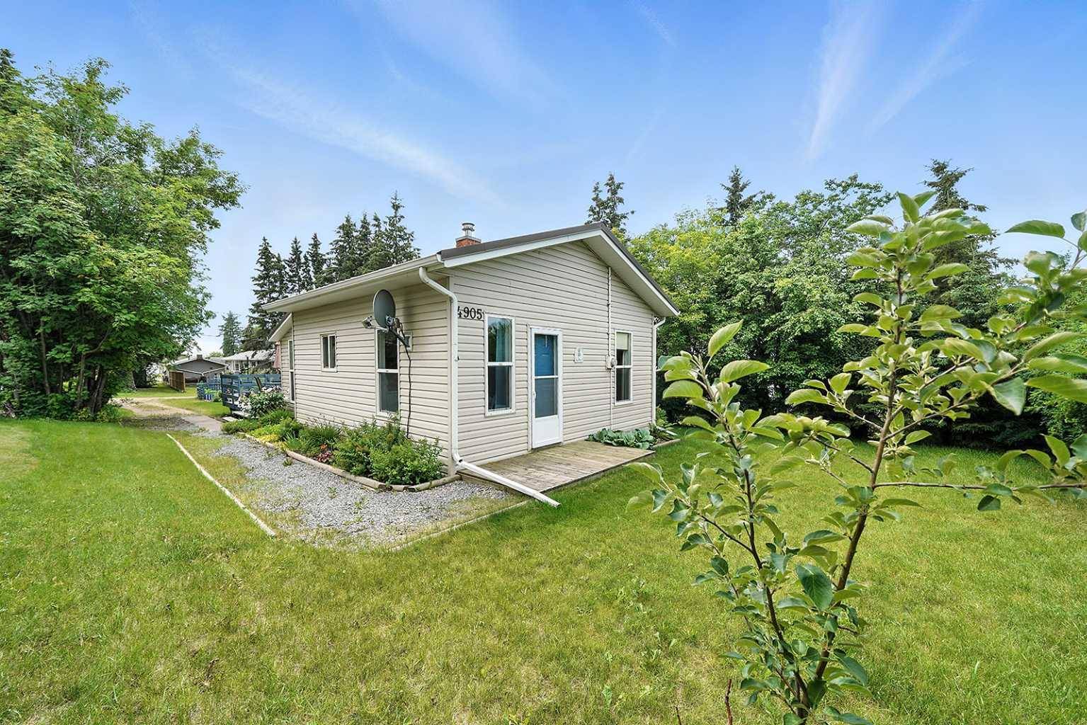 4905 53 AVE, Bentley, AB T0C 0J0