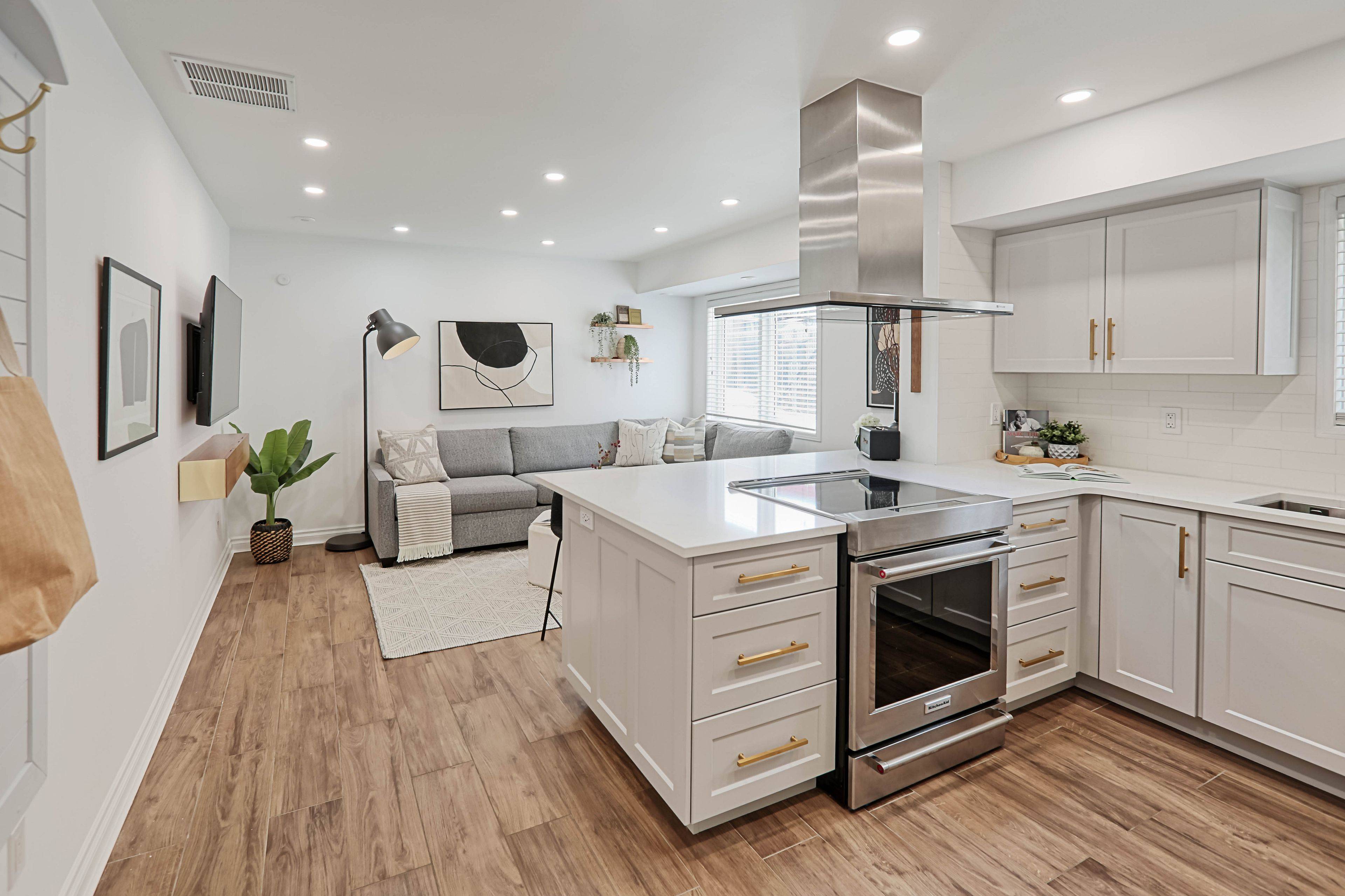 40 Merchant LN #113, Toronto C01, ON M6P 4J6