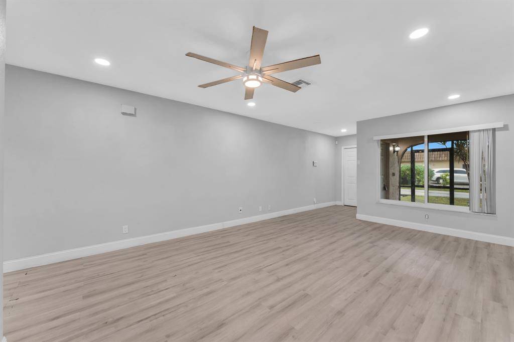 Tamarac, FL 33321,7902 NW 70th Ct #7902