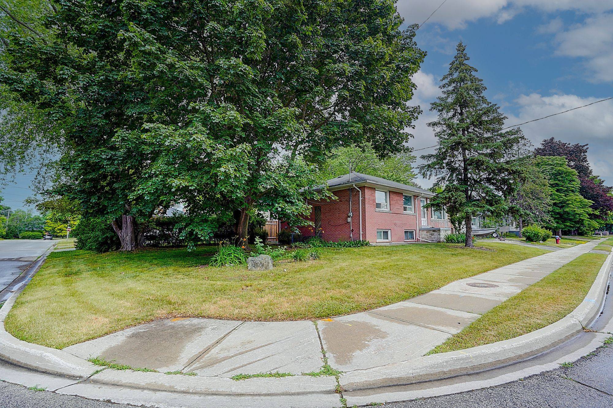 Richmond Hill, ON L4C 2R1,423 Osiris DR