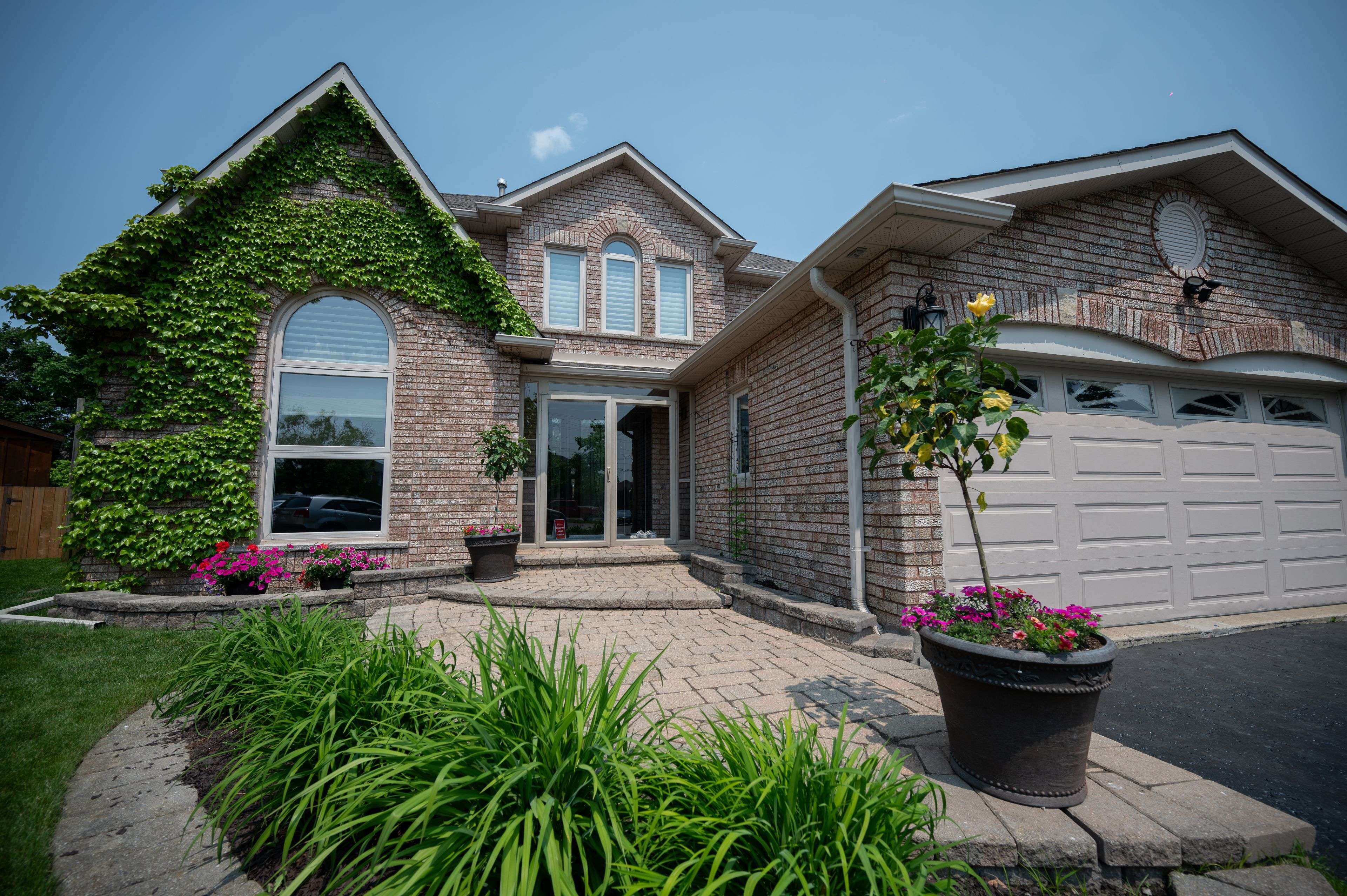 Barrie, ON L4N 7A4,10 Gordon CT