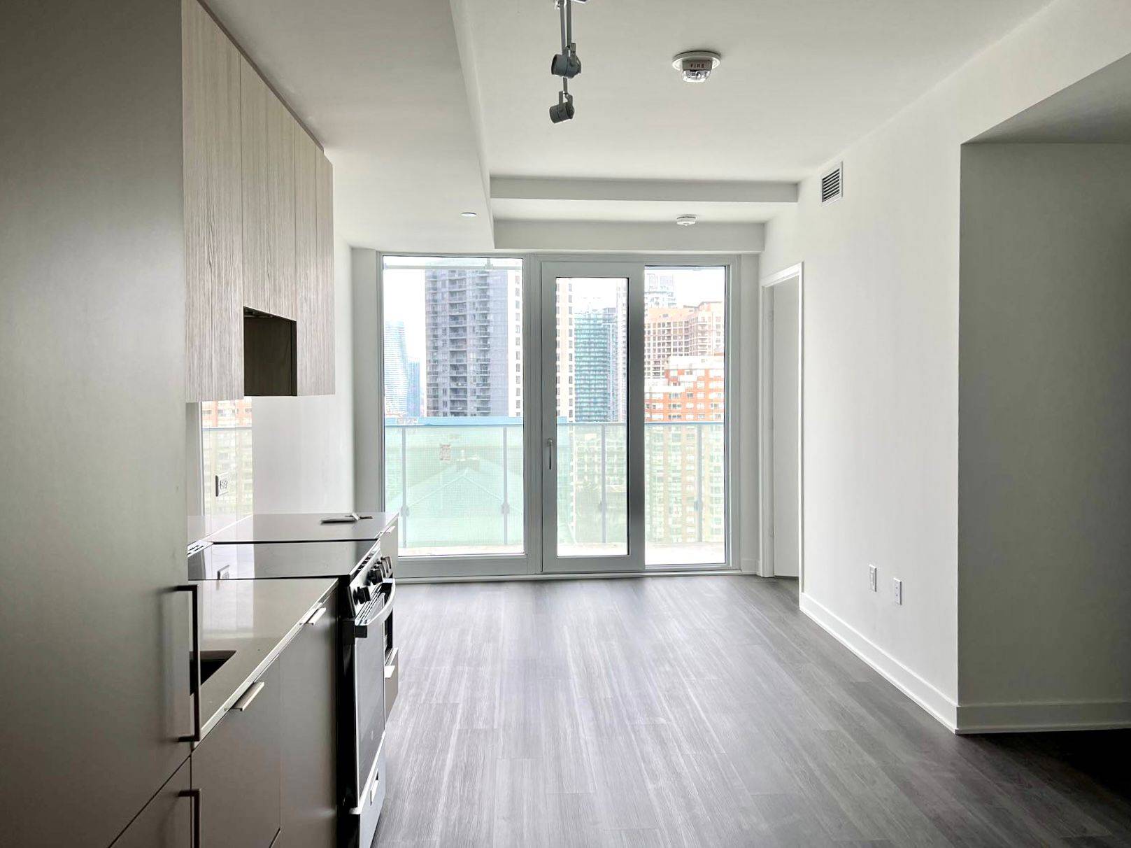Mississauga, ON L5B 0M3,3900 Confederation Pkwy #1702