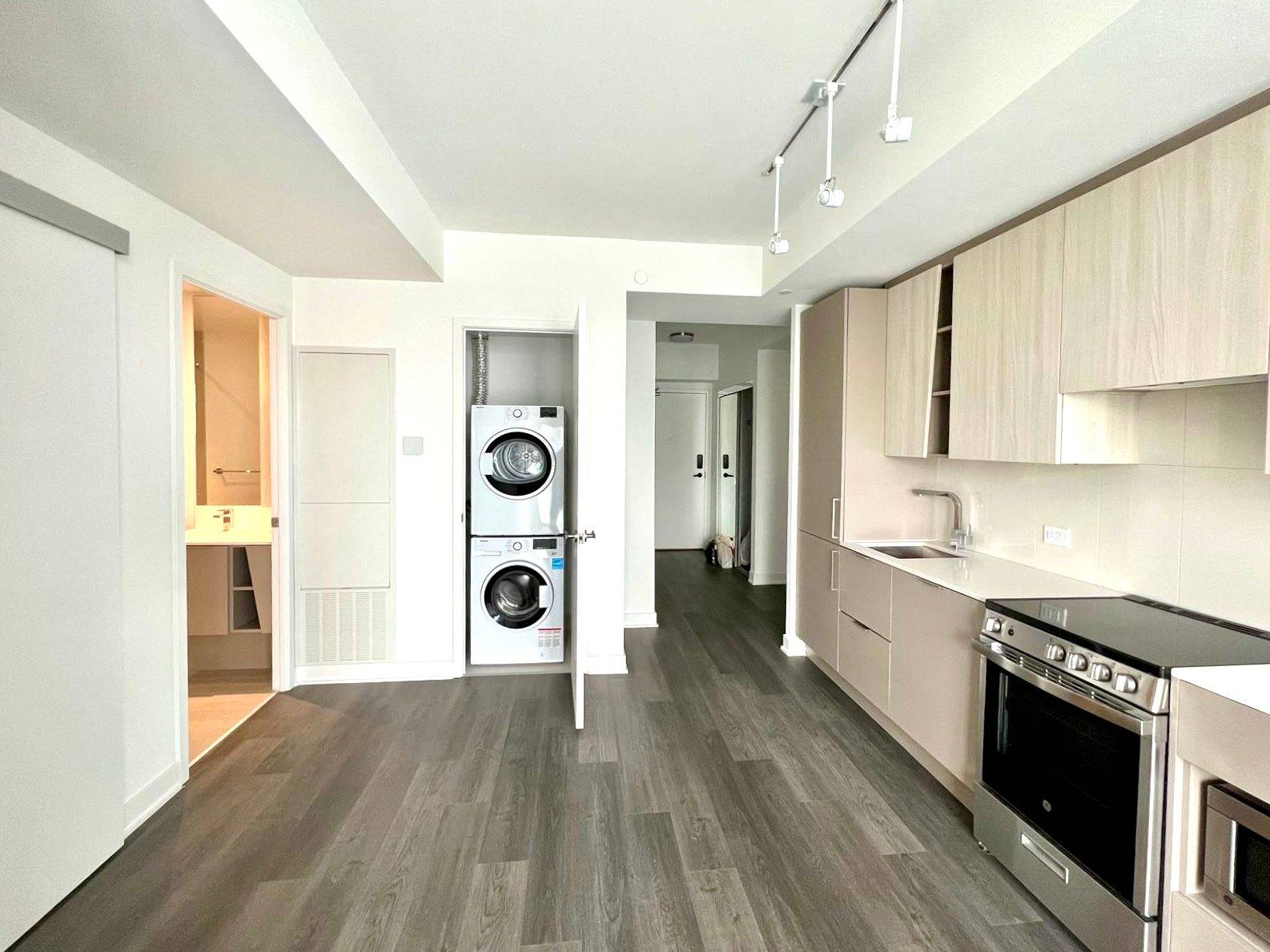 Mississauga, ON L5B 0M3,3900 Confederation Pkwy #1702