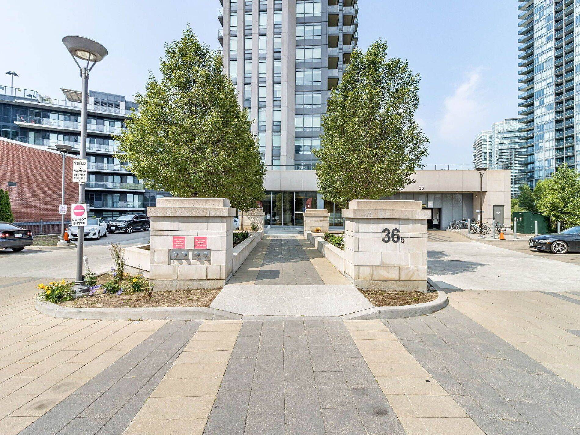 Toronto W06, ON M8V 0E5,36 Park Lawn RD #410