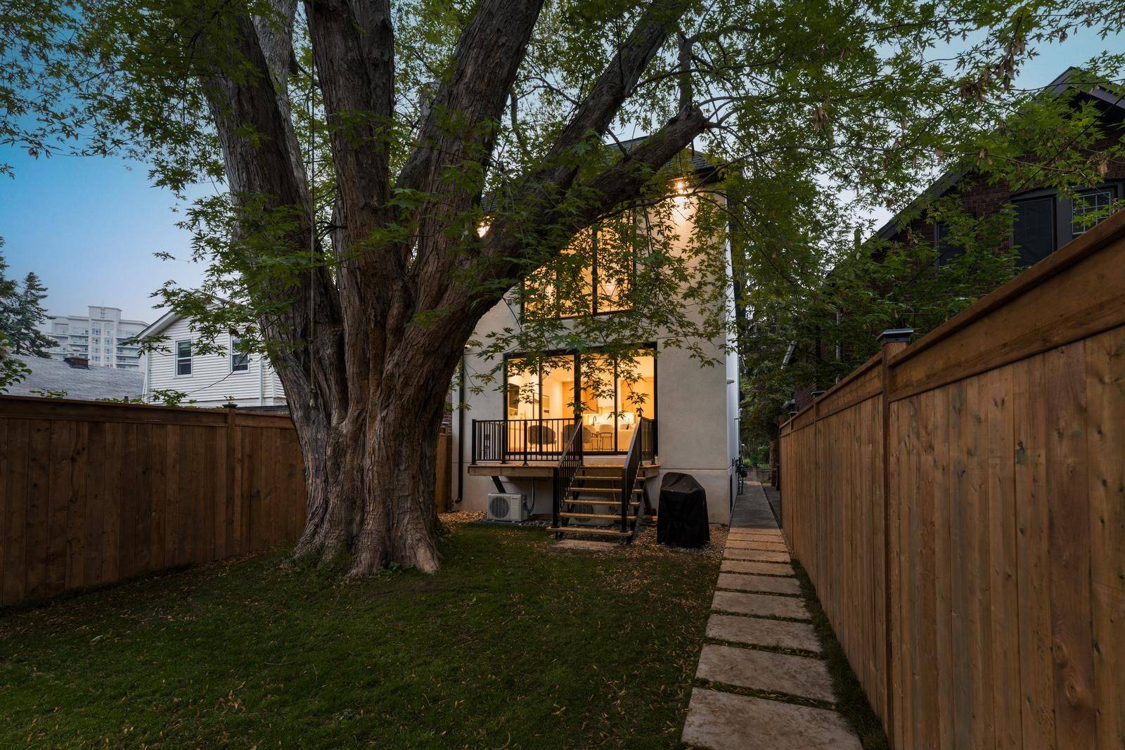 95 James ST, Toronto W06, ON M8W 1L7