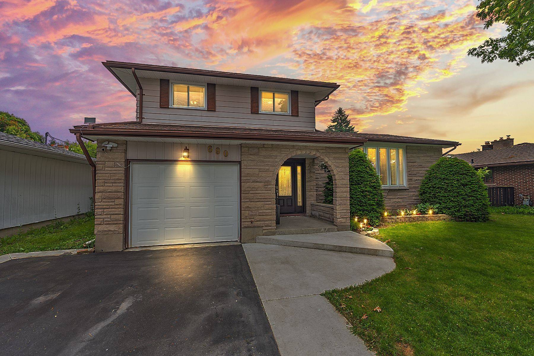 690 Harrow PL, Kingston, ON K7M 5L9