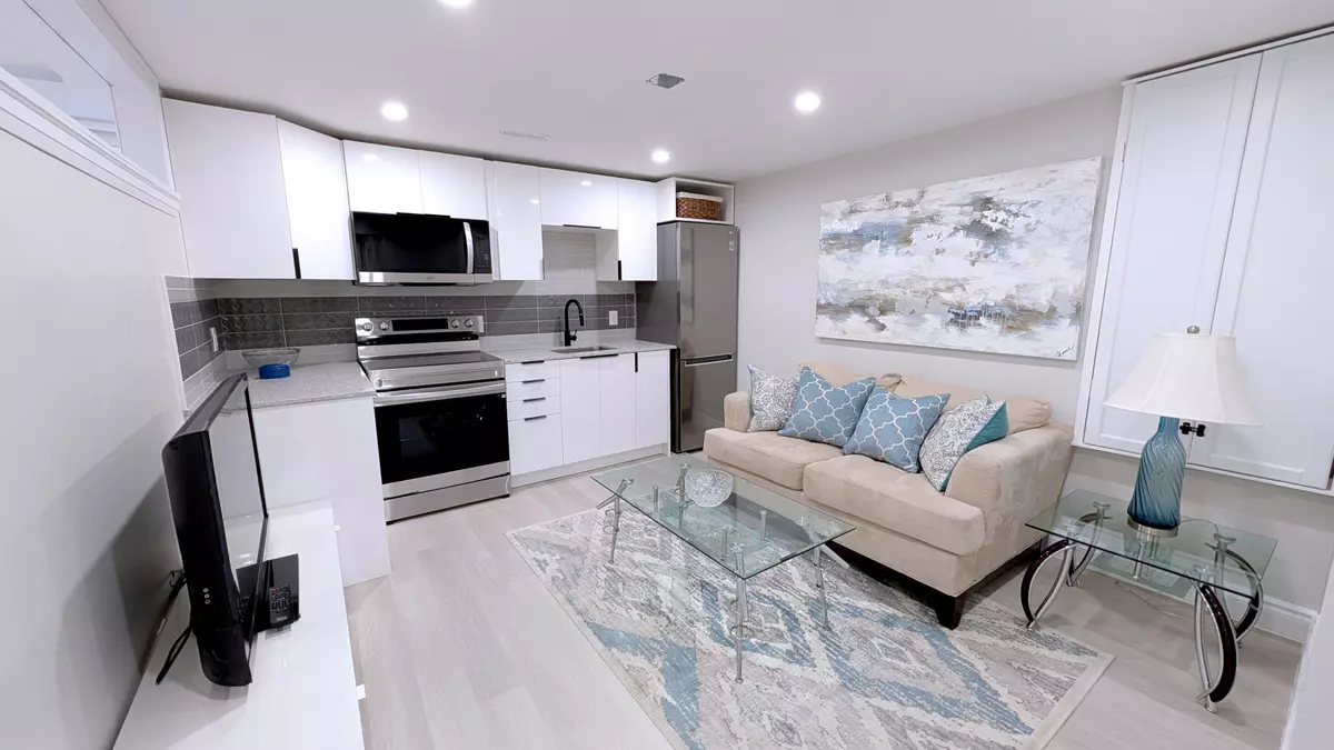 Toronto C14, ON M2M 1Z9,31 Bowerbank DR #A
