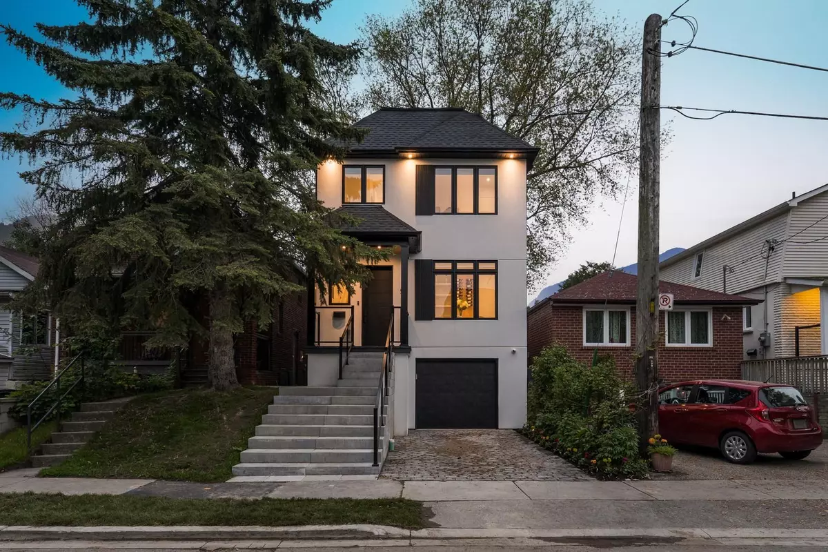 Toronto W06, ON M8W 1L7,95 James ST