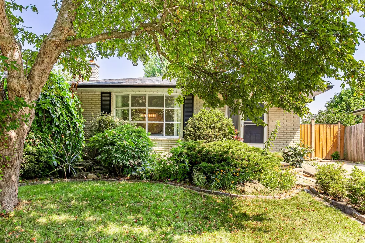 London South, ON N6E 1T6,2 Surrey CRES