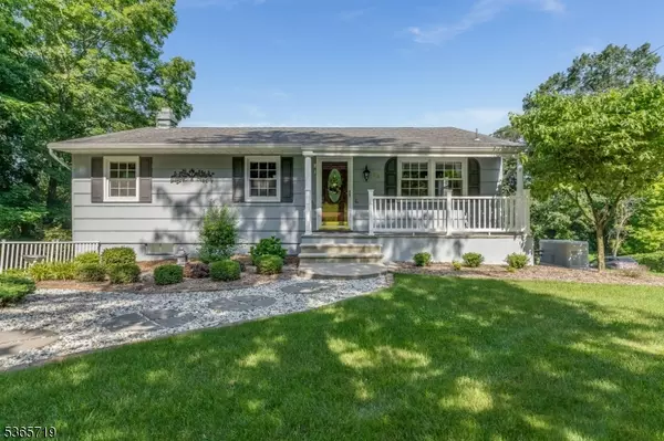 34 Brooklyn Rd, Stanhope Boro, NJ 07874