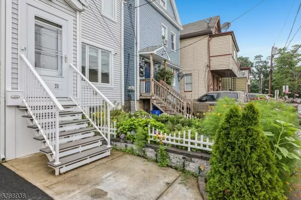 West Orange Twp., NJ 07052,21 Meade St