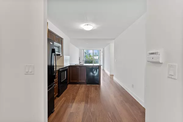 Toronto E07, ON M1S 0G3,125 Village Green SQ #209