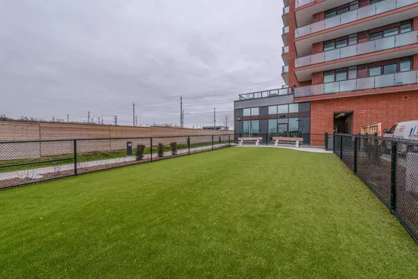 Oshawa, ON L1L 0R5,2550 Simcoe ST N #2016