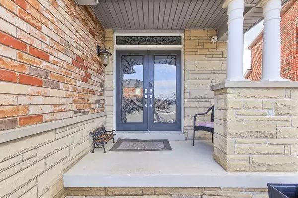 Bradford West Gwillimbury, ON L3Z 0H8,63 Cousteau DR