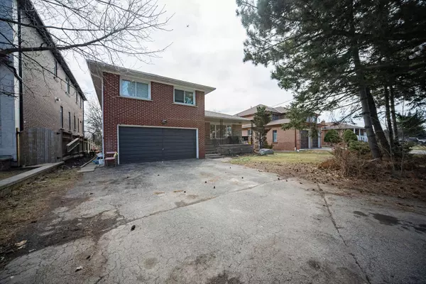 Richmond Hill, ON L4C 3T1,75 Stockdale CRES