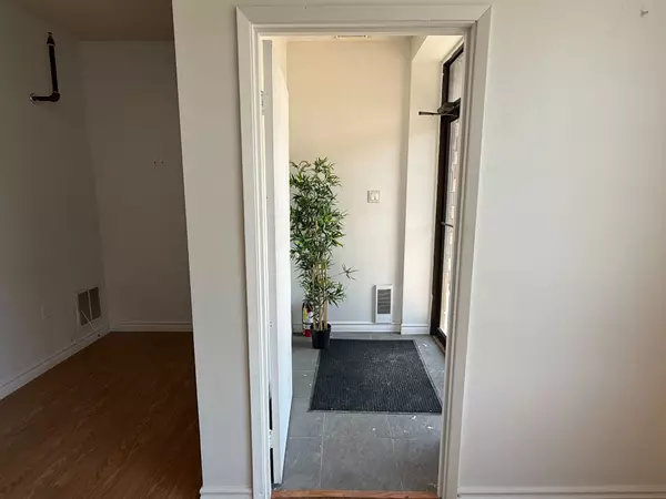 Newmarket, ON L3Y 8Y4,1225 Gorham ST #19