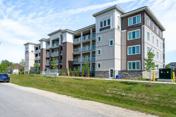 17 Spooner CRES #208, Collingwood, ON L9Y 1T3