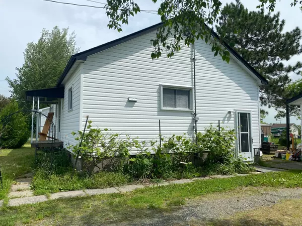Temiskaming Shores, ON P0J 1R0,62 Maple ST S