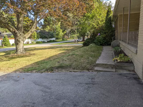 Mississauga, ON L5H 3J8,1292 Twin Oaks Dell N/A