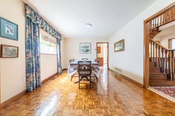 Mississauga, ON L4W 4R4,4257 Starlight CRES