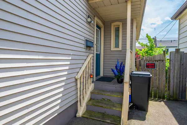 Hamilton, ON L8H 1L2,1186 Dunsmure RD