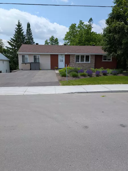 3807 Carp RD N, Carp - Huntley Ward, ON K0A 1L0