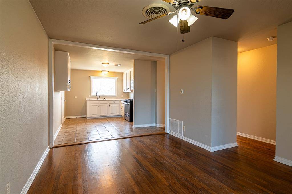 Howe, TX 75459,817 N Hughes Street