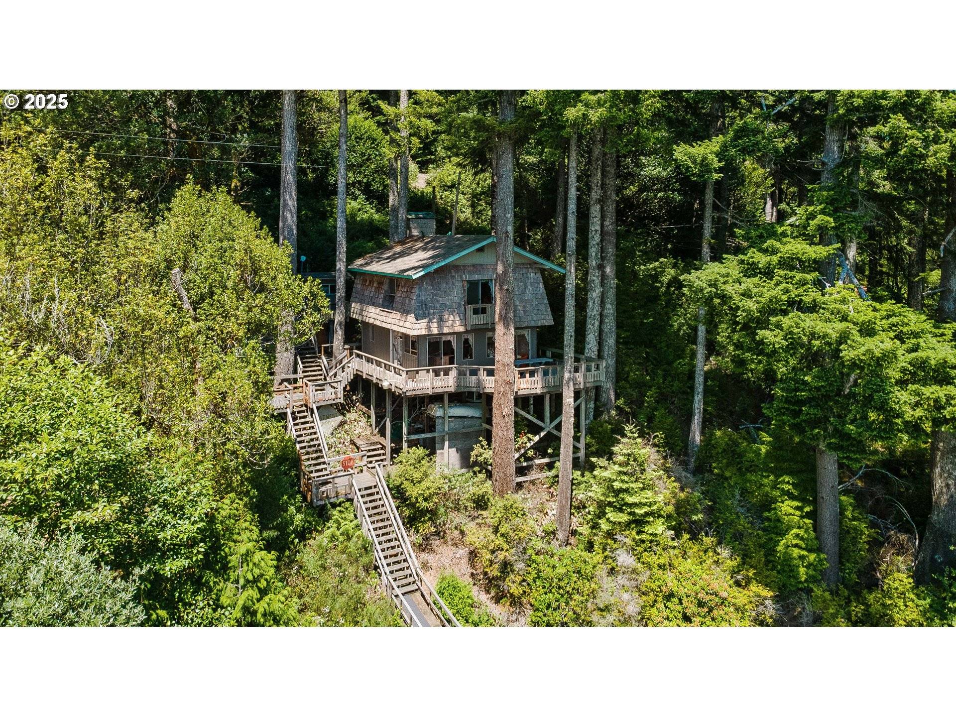 96113 RAINS LN, Lakeside, OR 97449