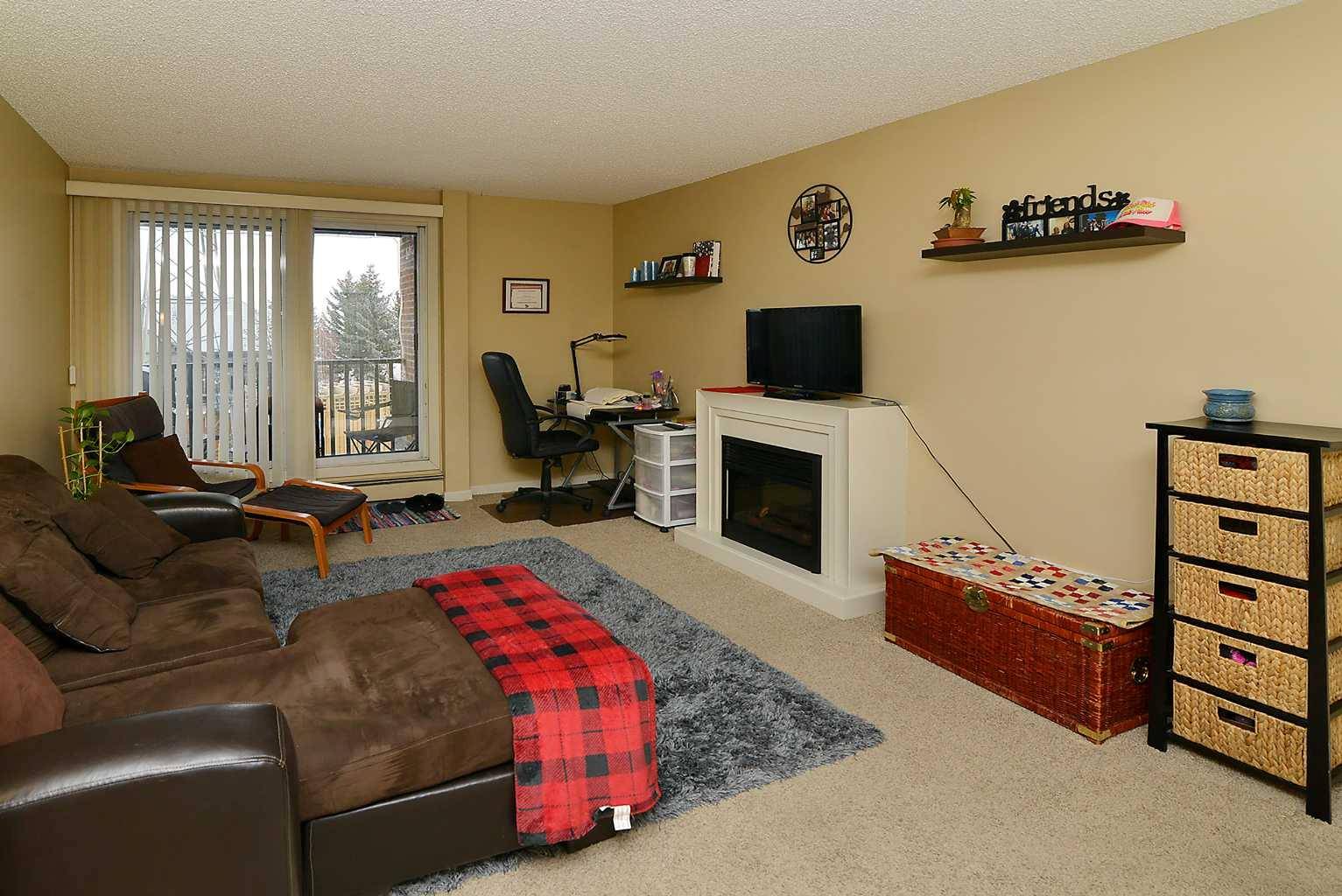 Calgary, AB T3H1B8,6400 Coach Hill RD Southwest #623