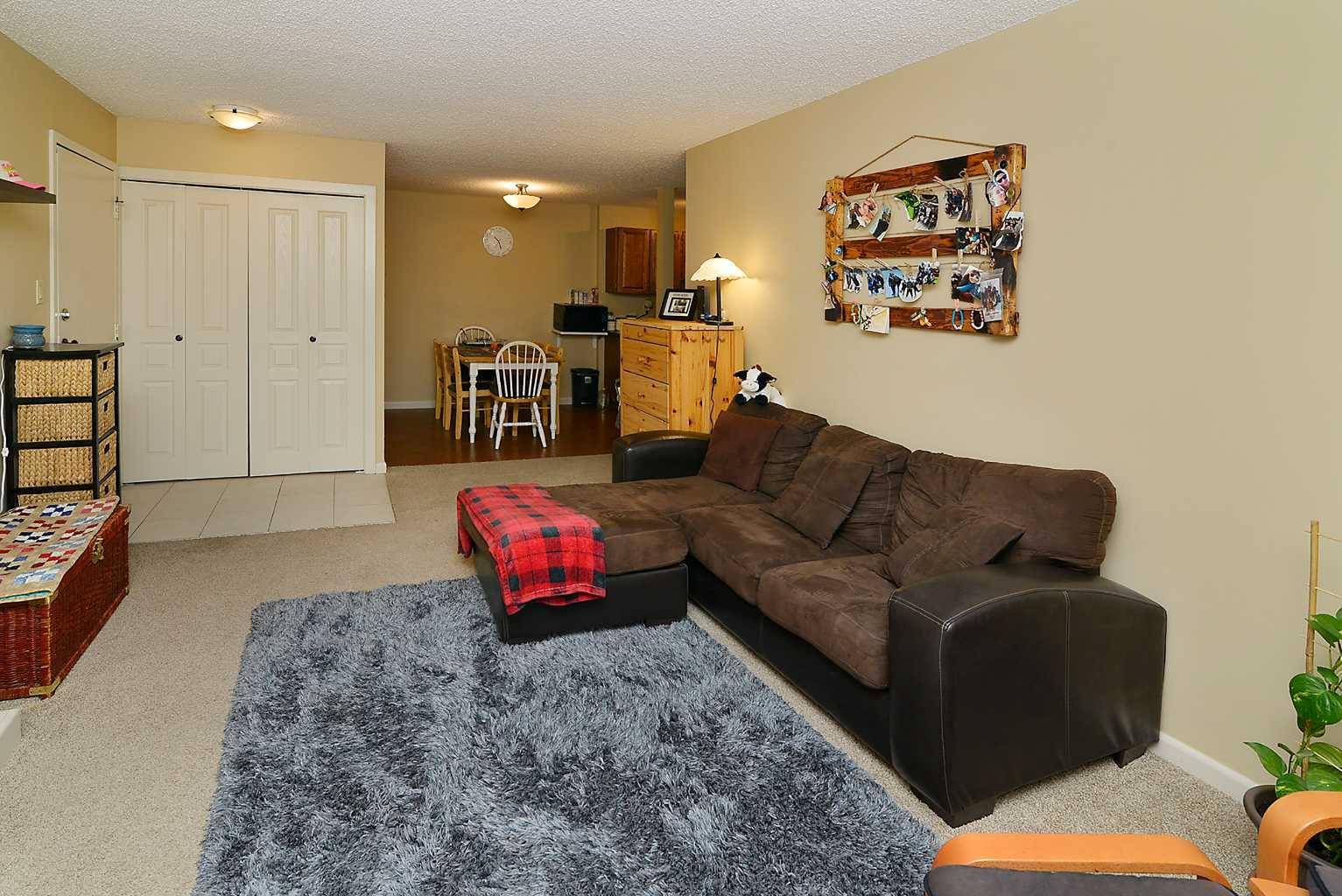 Calgary, AB T3H1B8,6400 Coach Hill RD Southwest #623