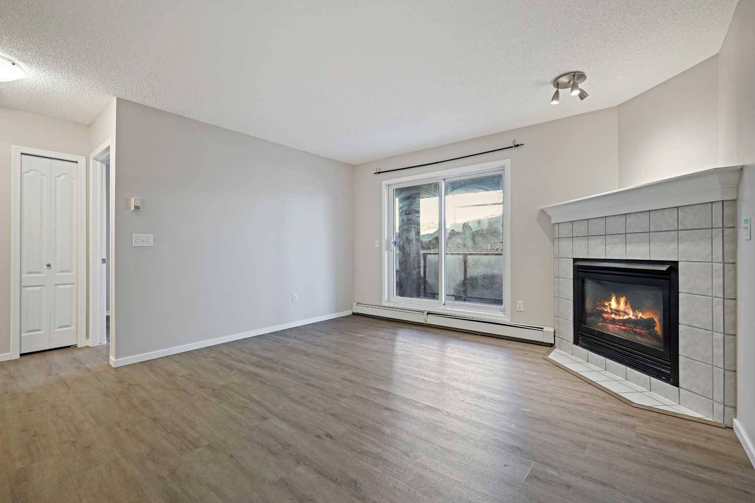 Calgary, AB T3H 3K7,10 Sierra Morena Mews Southwest #218