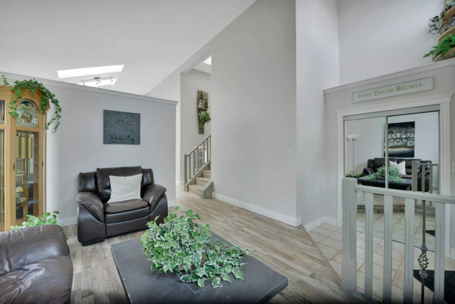 Red Deer, AB T4R 3L4,39 Assinger AVE